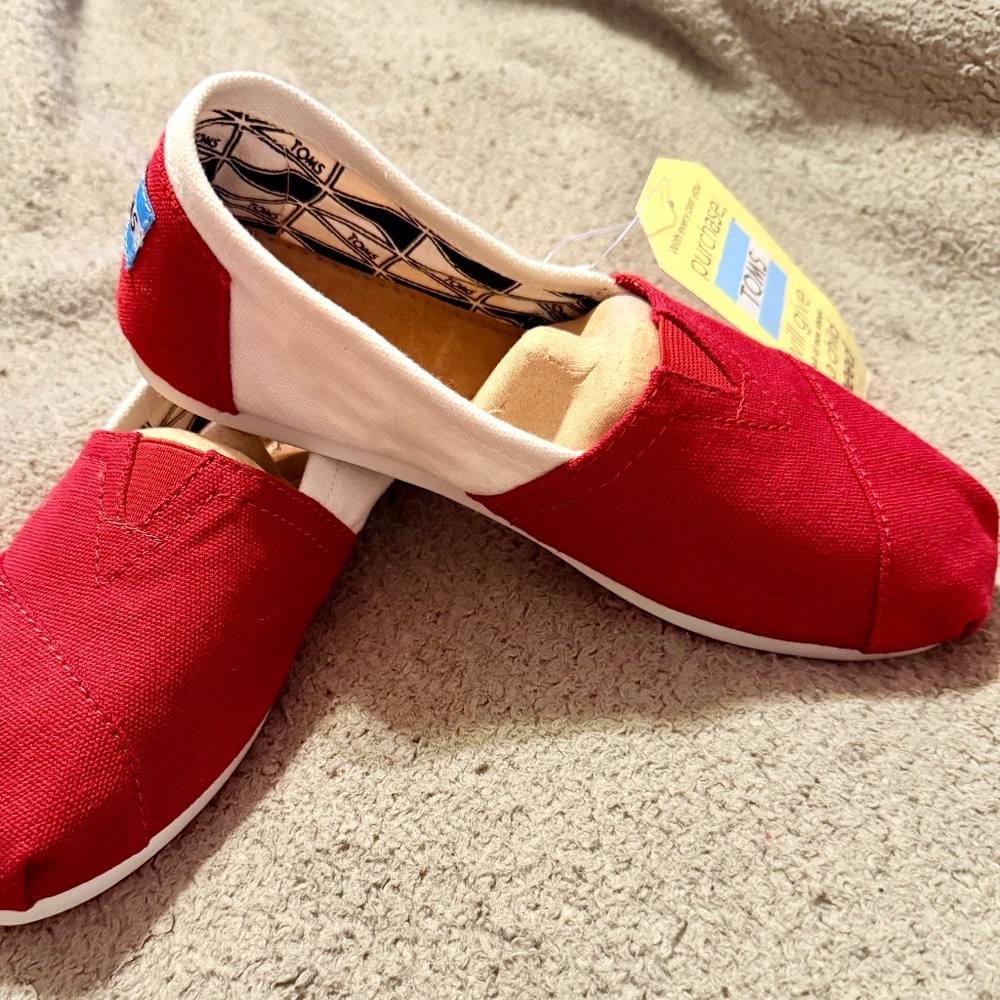 Red and White Toms NWT!